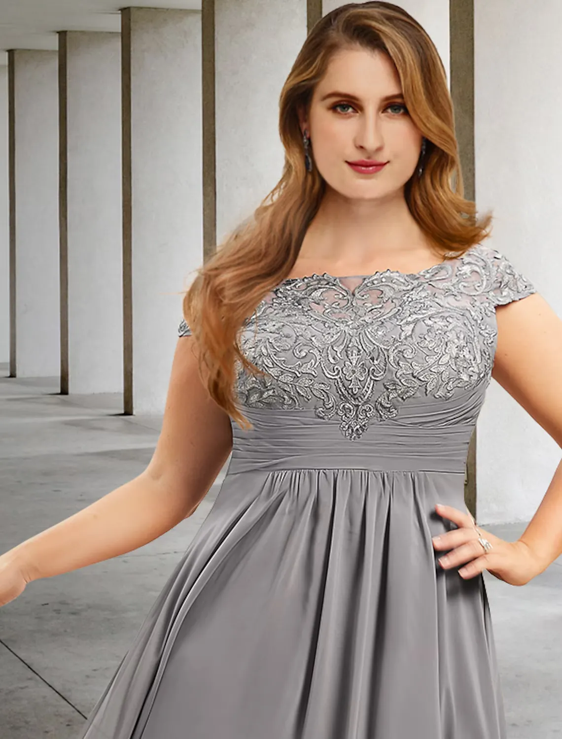 A-Line Plus Size Curve Mother of the Bride Dresses Elegant Dress Formal Length Short Sleeve  Chiffon with Pleats Ruched Appliques