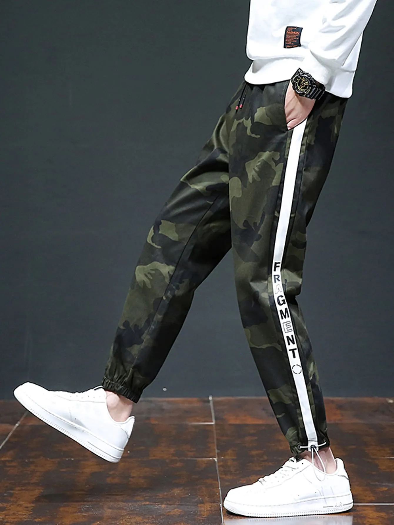 Men Camo Print Letter Graphic Joggers