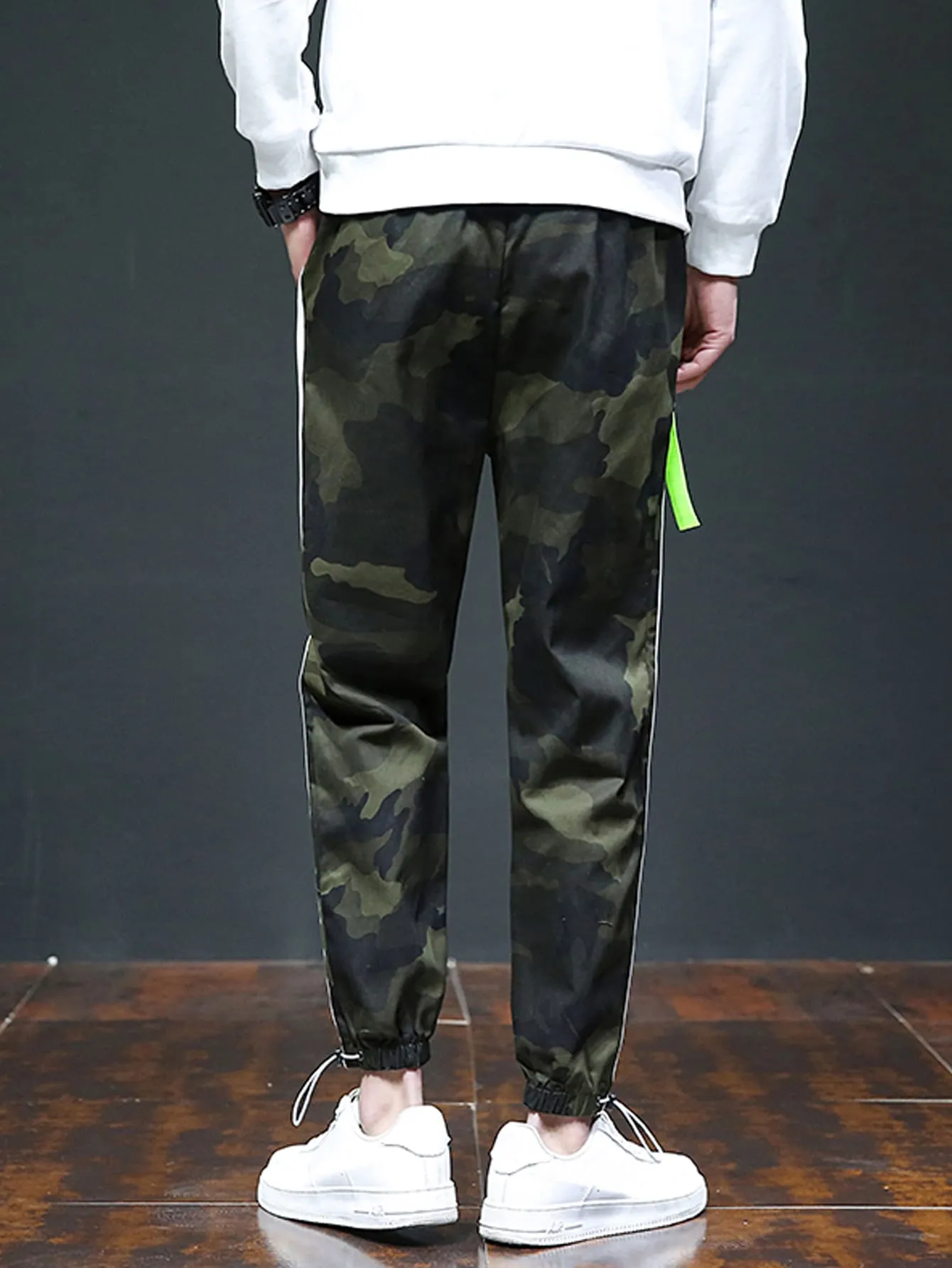 Men Camo Print Letter Graphic Joggers