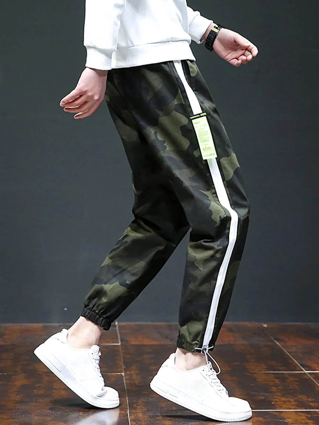Men Camo Print Letter Graphic Joggers