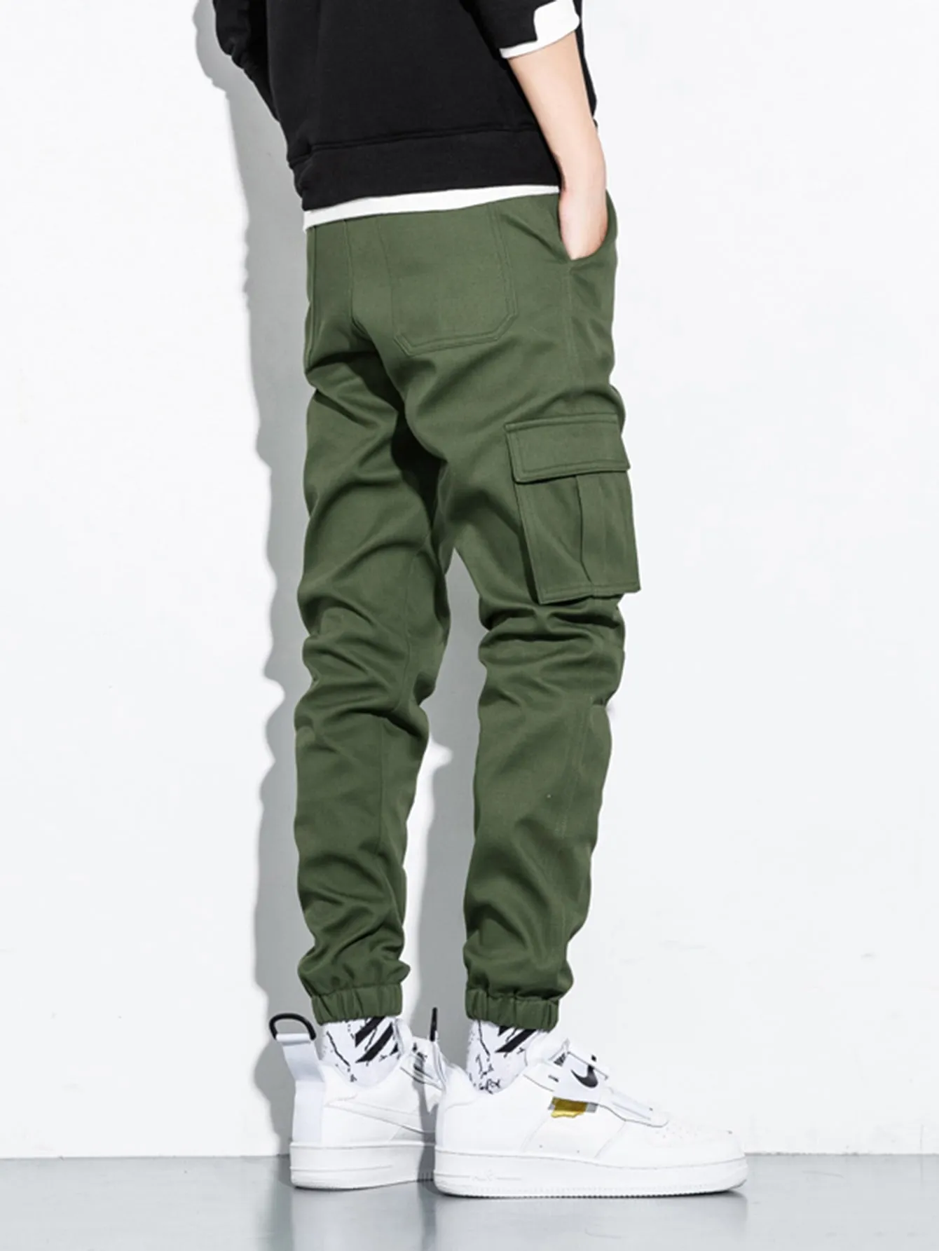 Men Patched Flap Pocket Cargo Pants