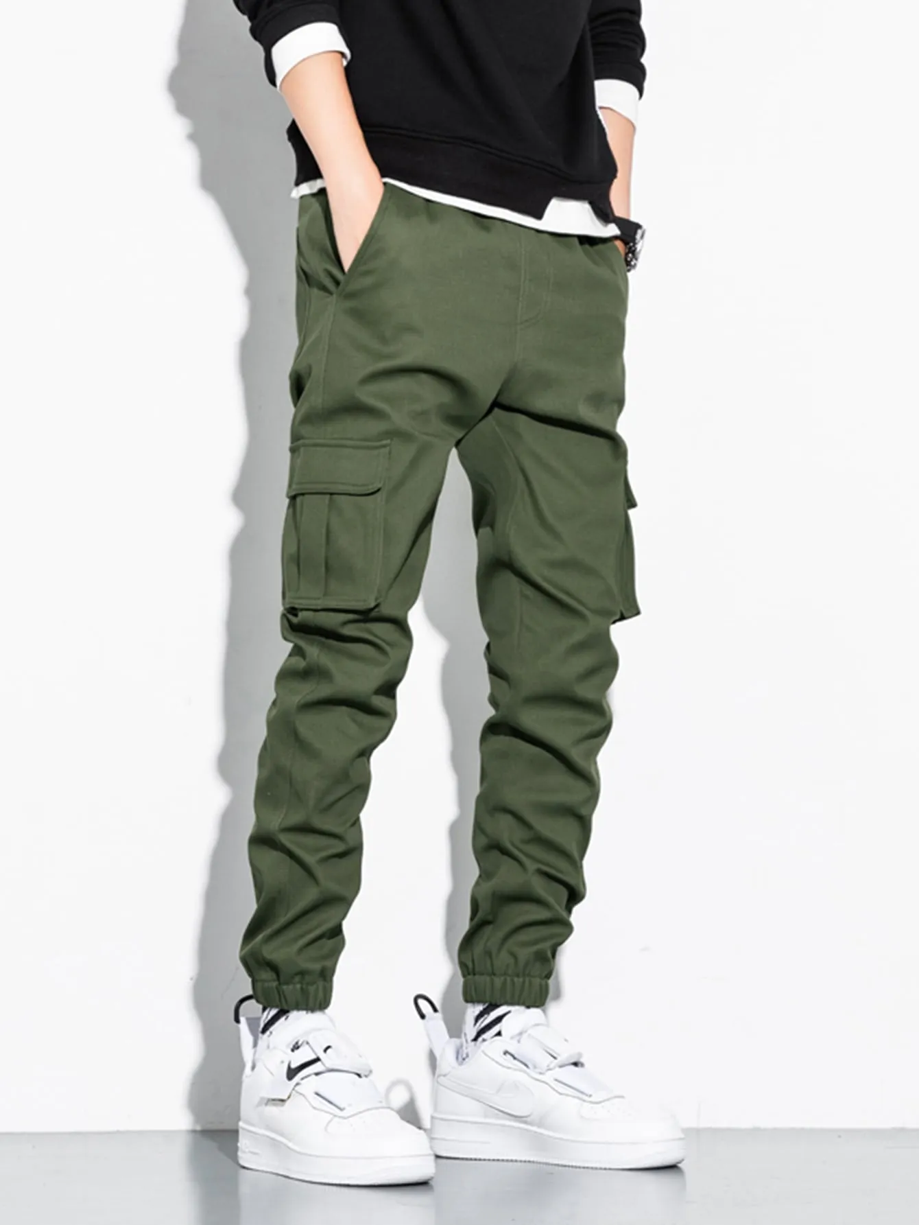 Men Patched Flap Pocket Cargo Pants