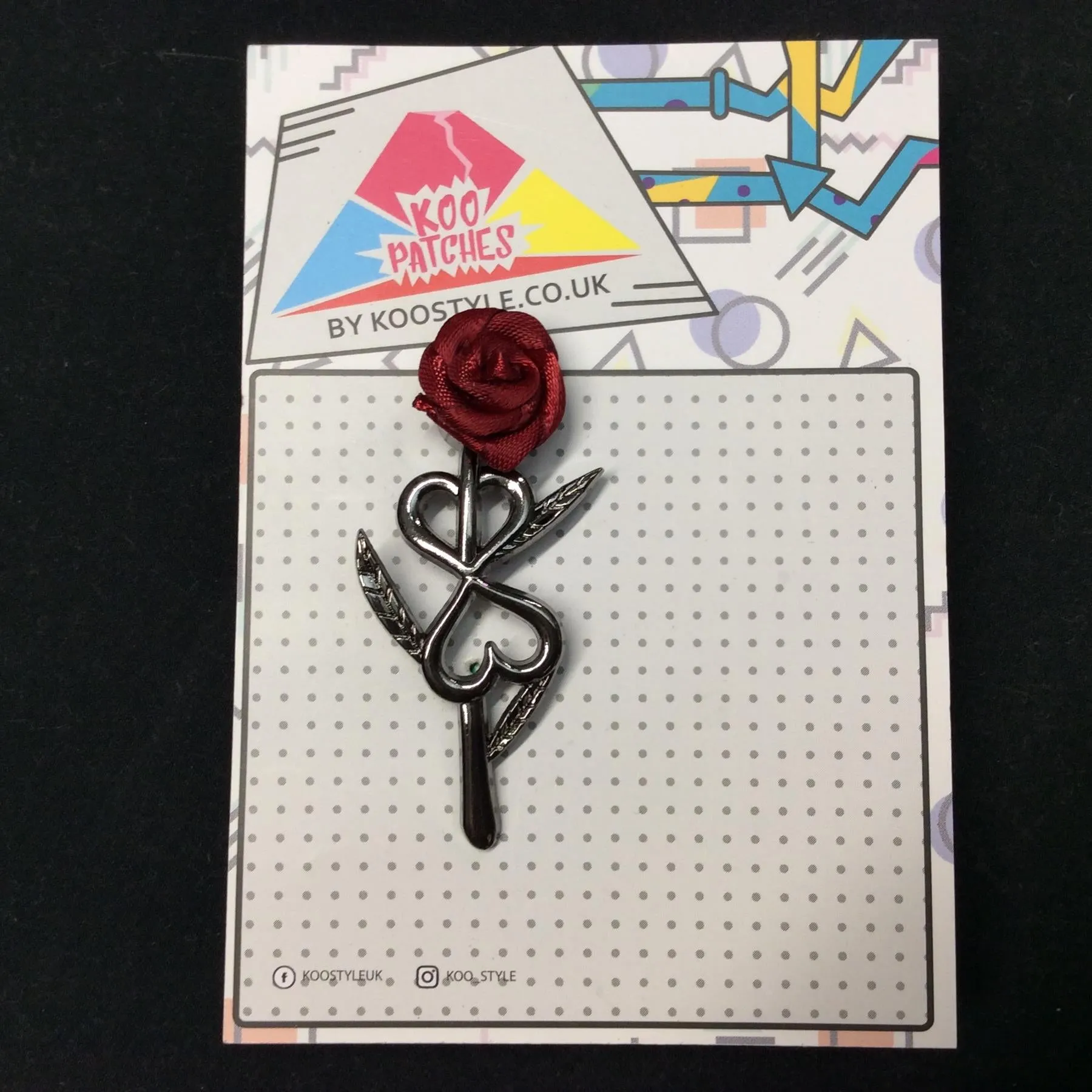 MP0201 - Red Rose Dark Silver Hearts Flower Metal Pin Badge